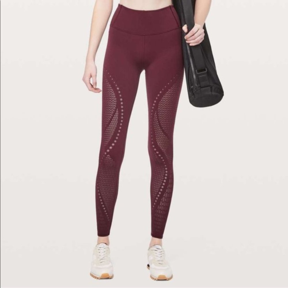 Lululemon Reveal Tight Mindful Motion 28"